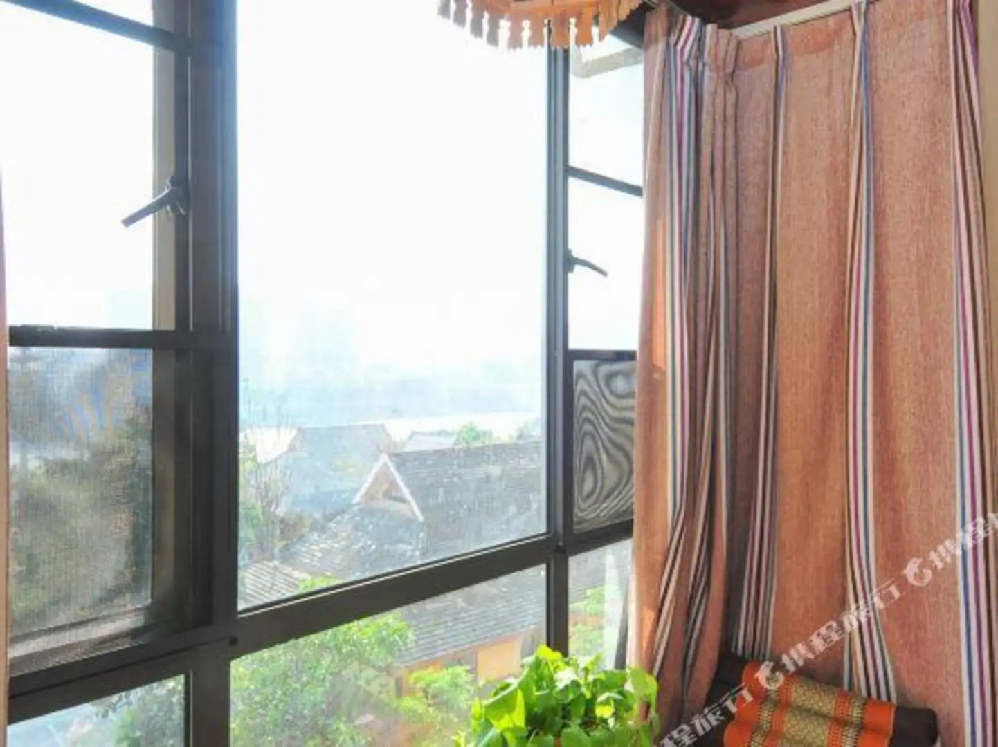 Sawadika Fengqing Hotel