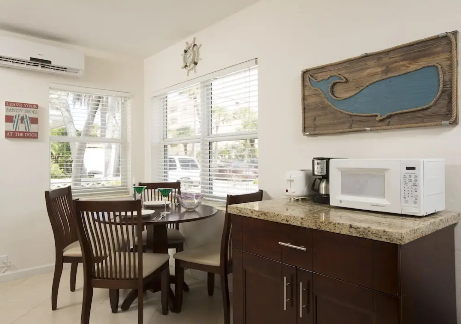 Sunny Shores Inn & Suites