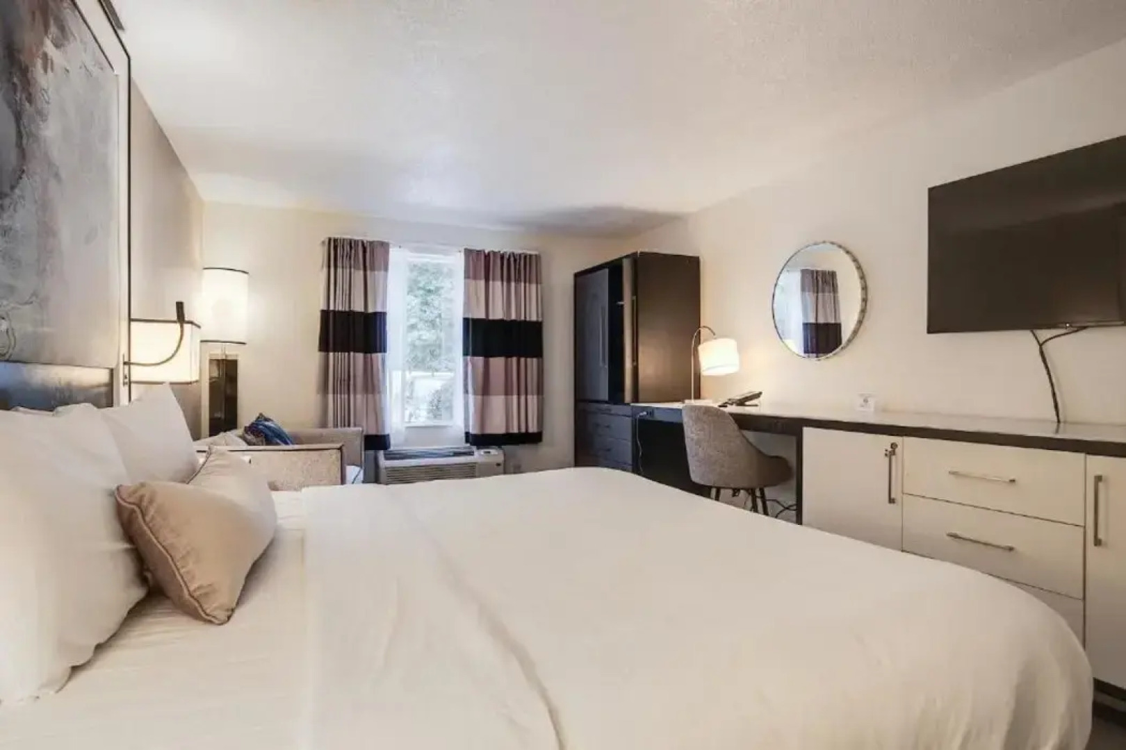 Cottonwood Suites Savannah Hotel & Conference Center