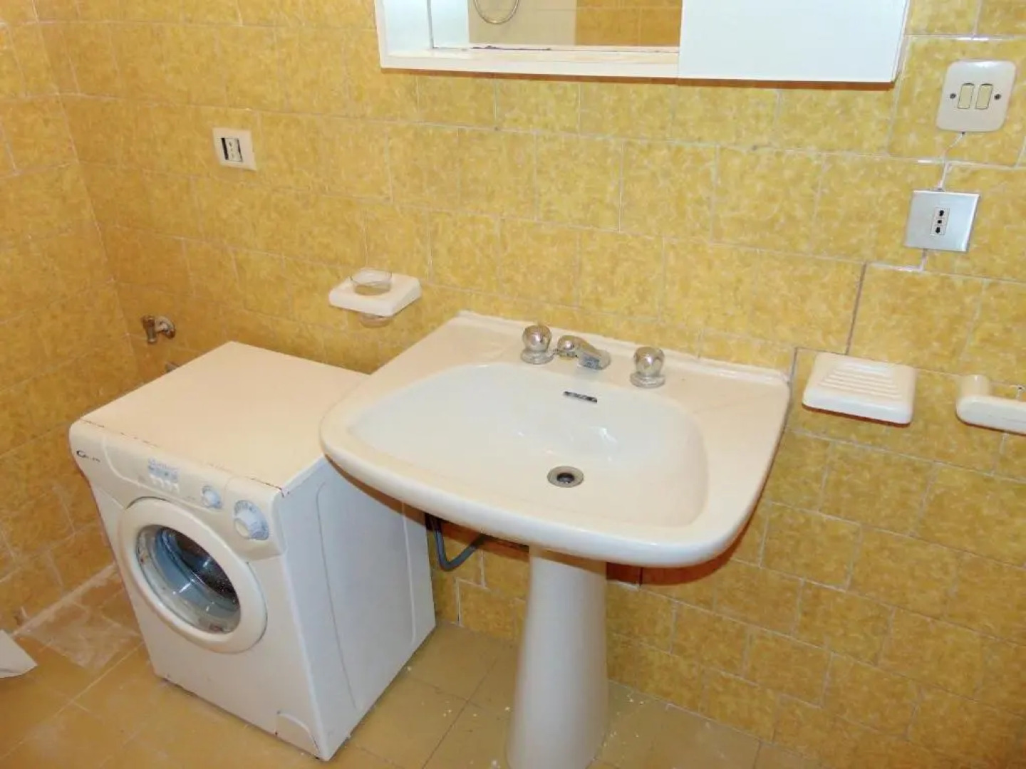 M257 - Marcelli, bilocale in residence con piscina