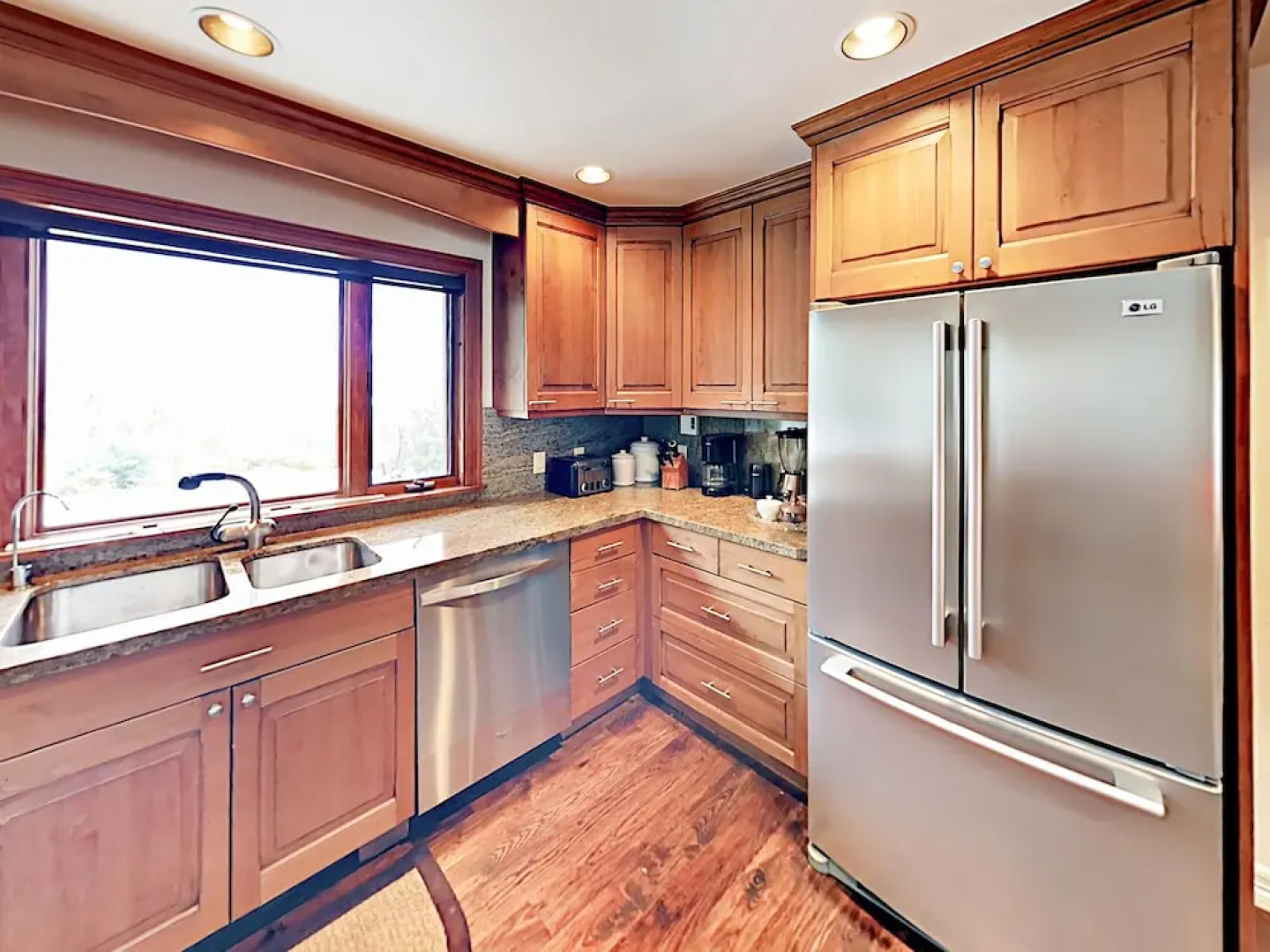 Grand 5,000 Square Foot 4br Mountain 4 Bedroom Home