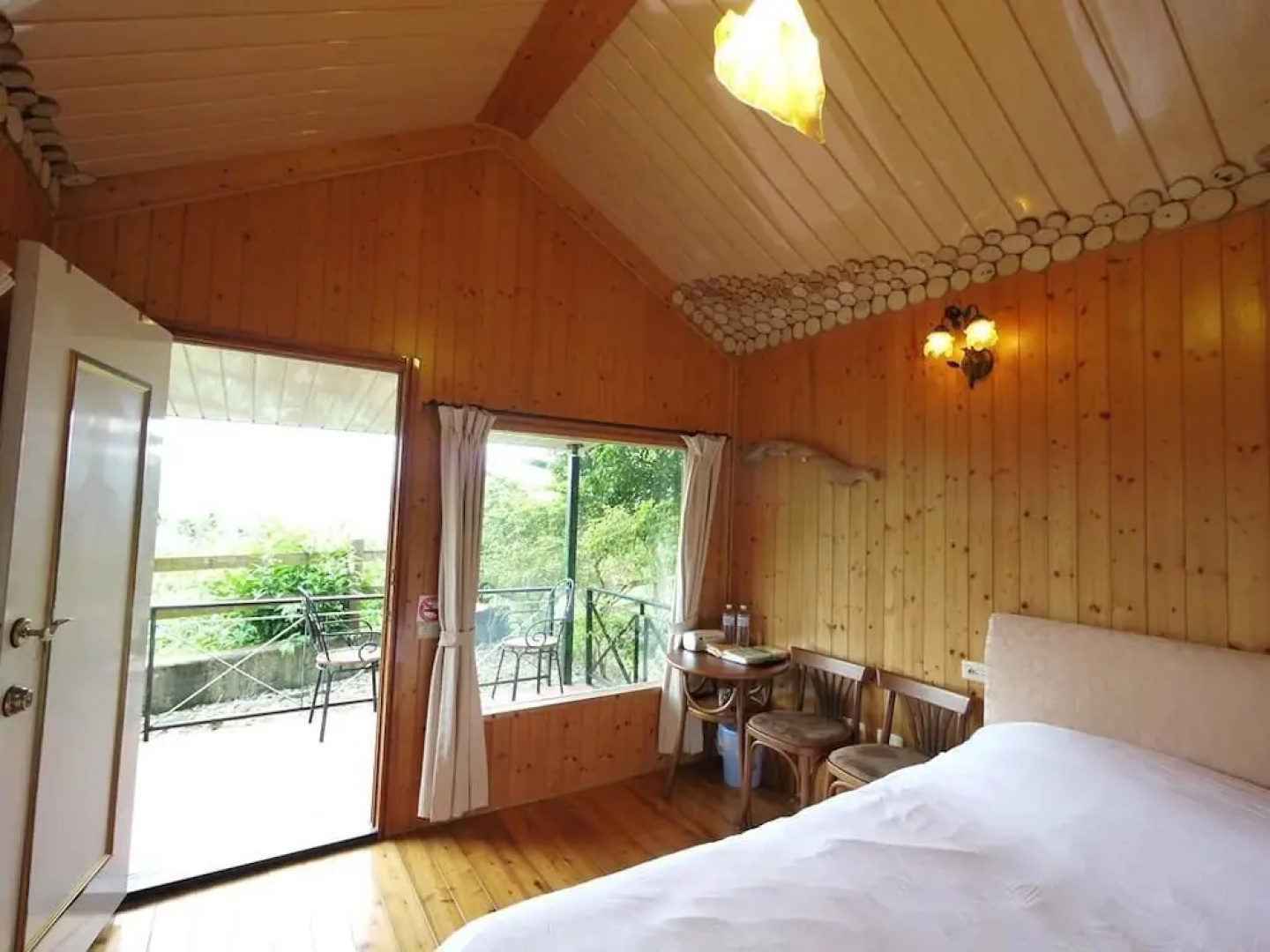 Leisure log cabin