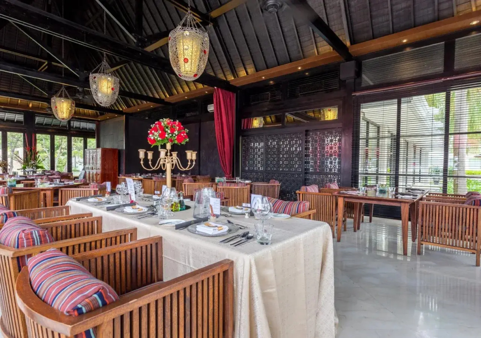 Отель The Royal Santrian