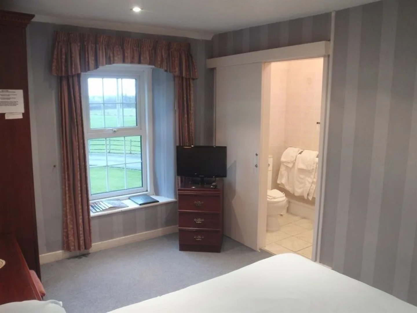 The Shaw Country Hotel