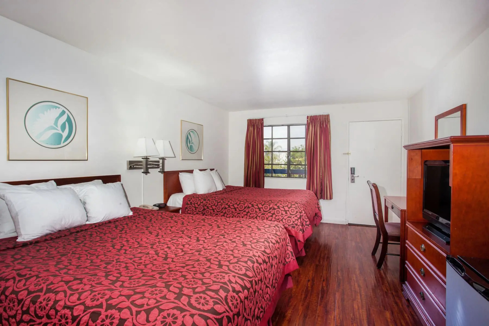 Days Inn by Wyndham Orange Anaheim