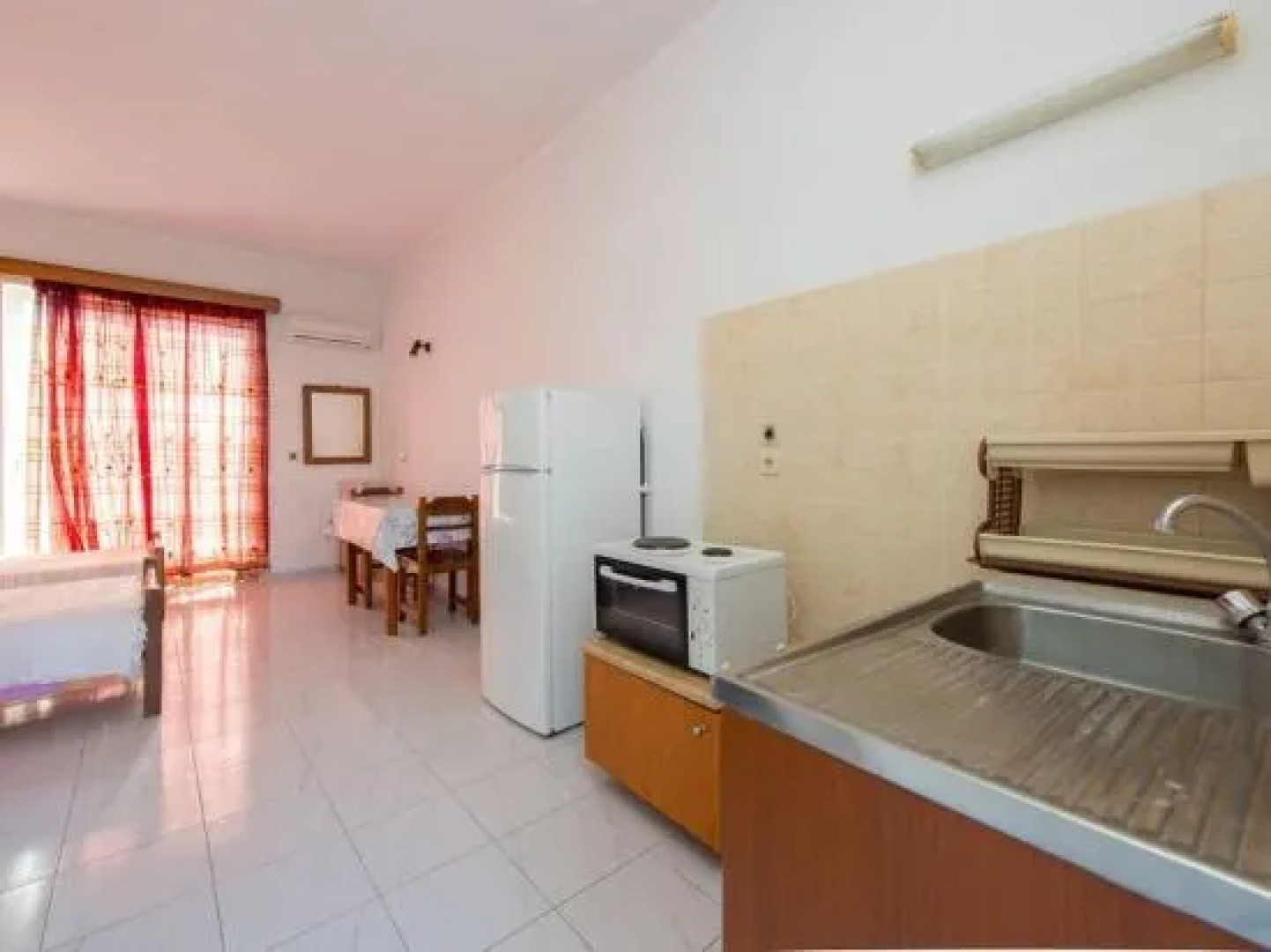 Merryland Studios & Apartments