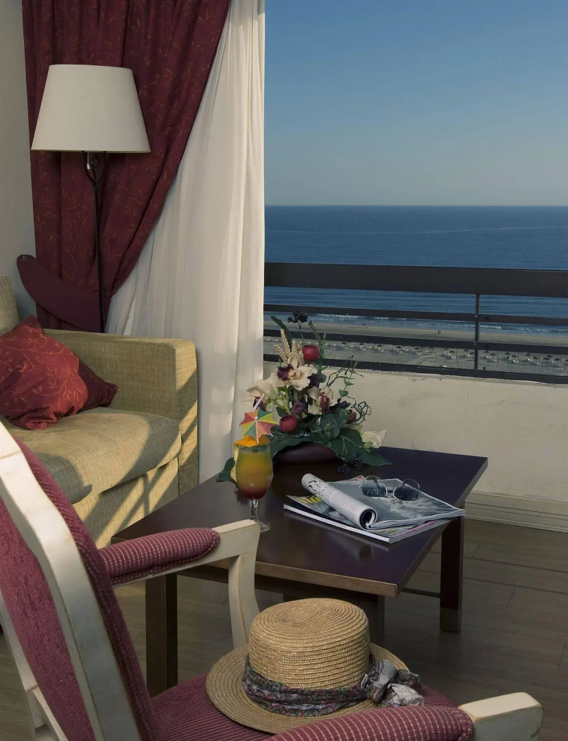 Yellow Praia Monte Gordo