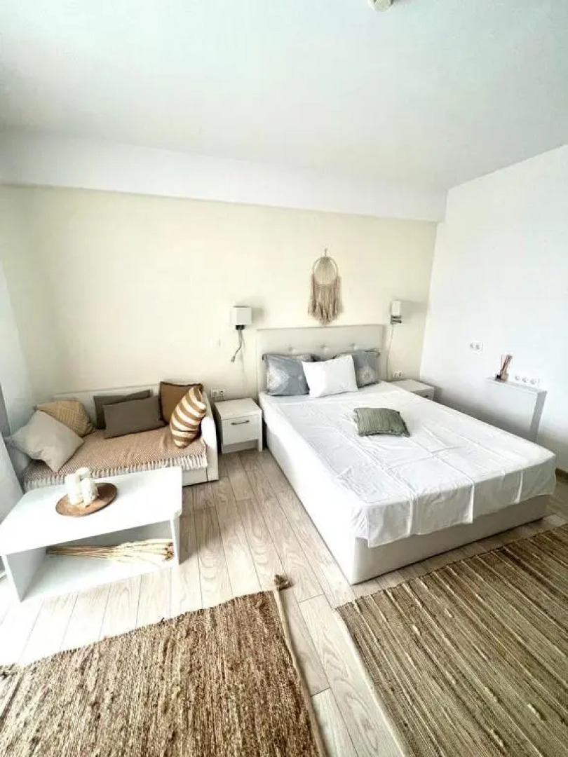 402 Sunrise, 517 Sunset