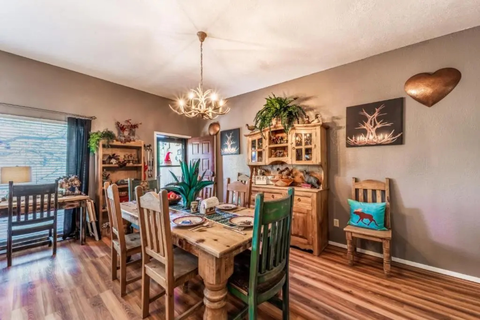 Gotch Eyed Moose, 3 Bedrooms, 3 bath, Pool and Tennis Access, Sleeps 10