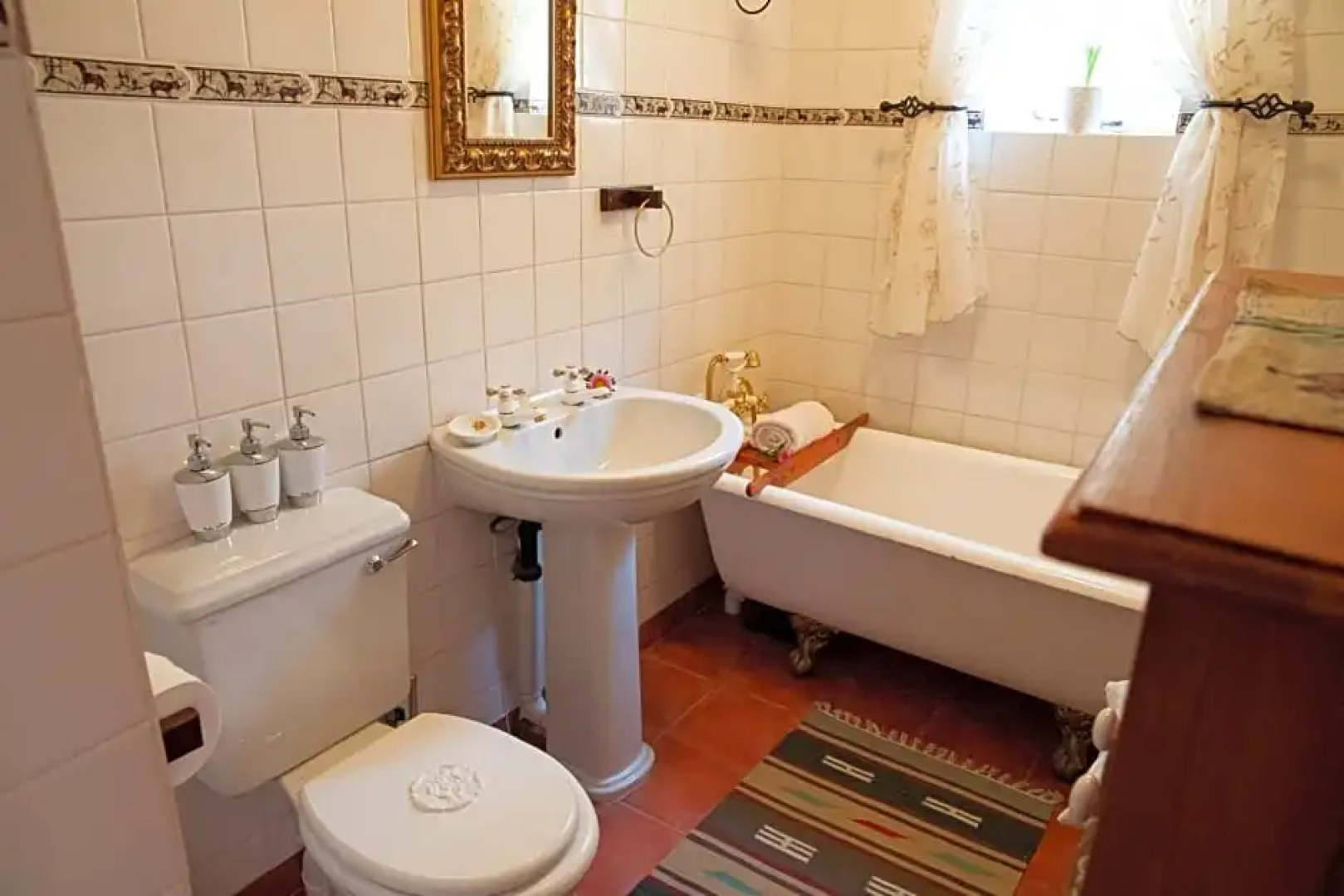 Roses And Pebbles B & B Guest House