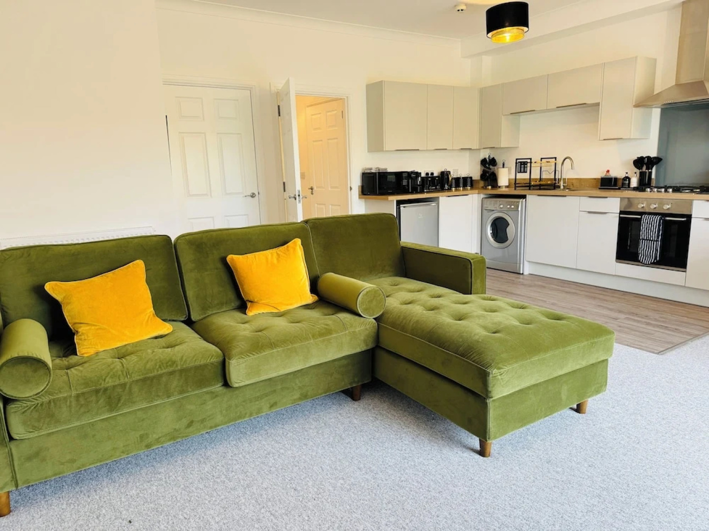 Spacious One Bed Apt With Scenic Views