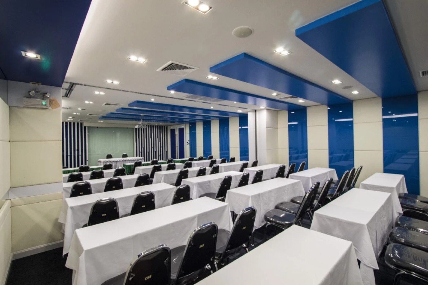 Курортный отель The Beach Heights Resort