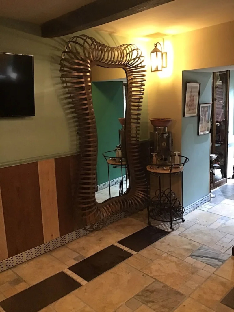 1940s Riverside Apartment