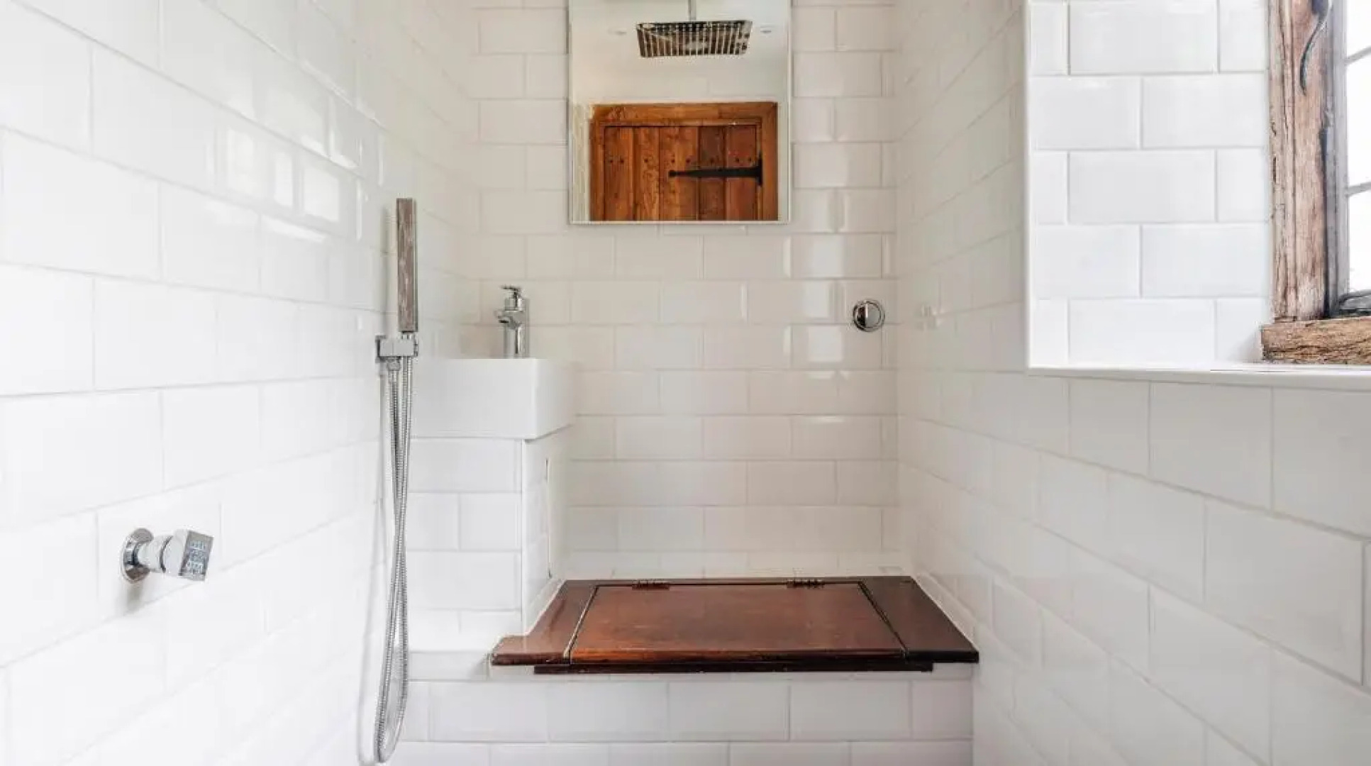 Lavish Tudor Estate Gardens - Sleeps 25