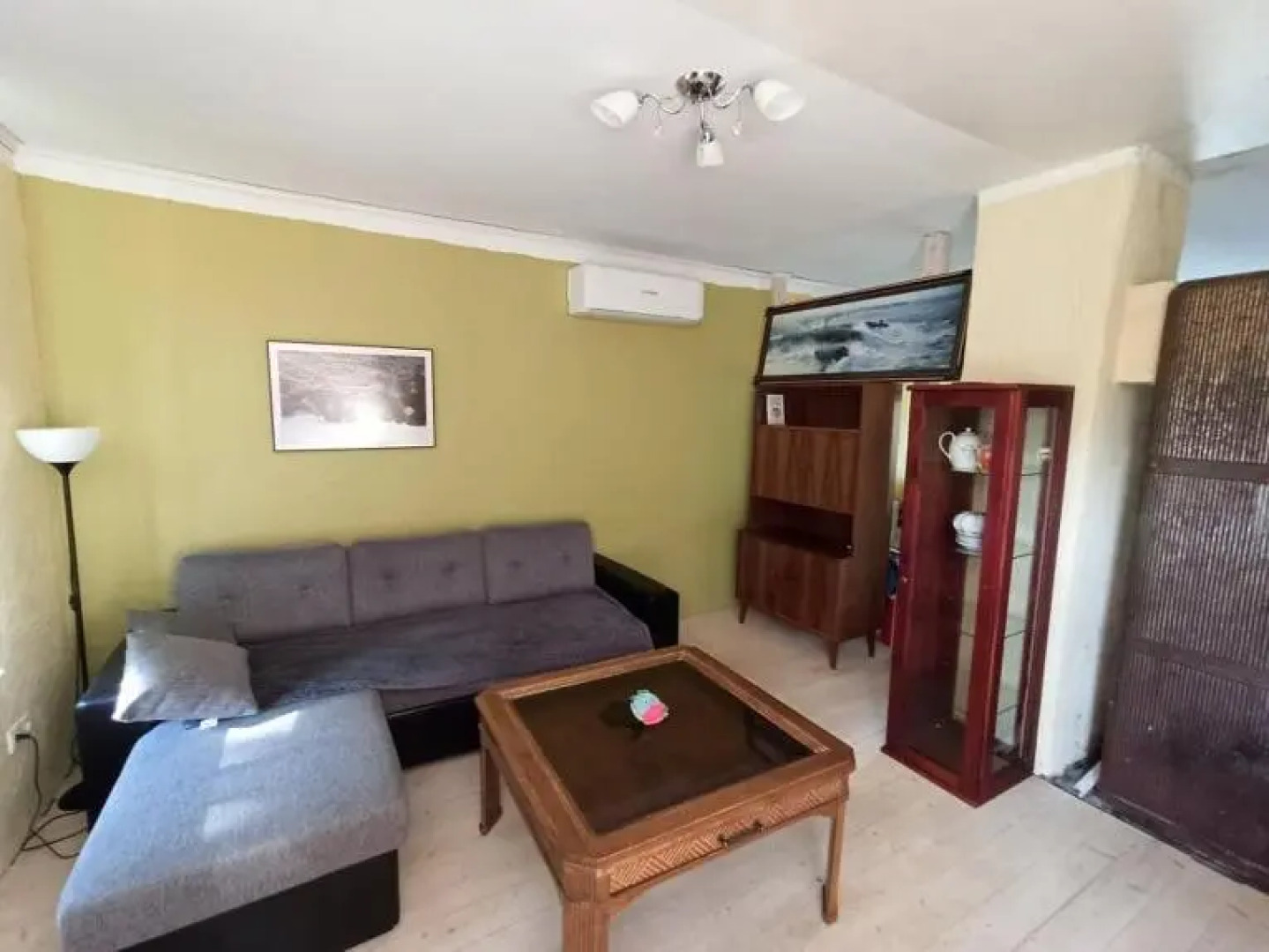 Vee Retro Studio Apartment