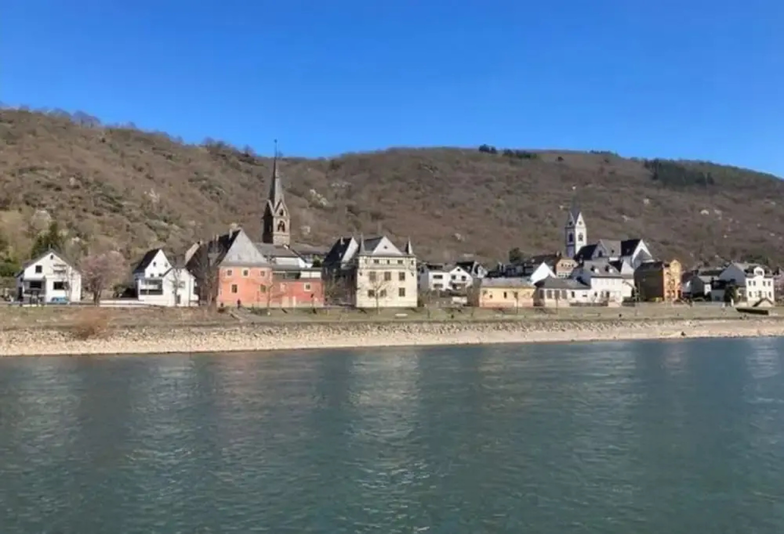 Holiday Apartment by the Pond