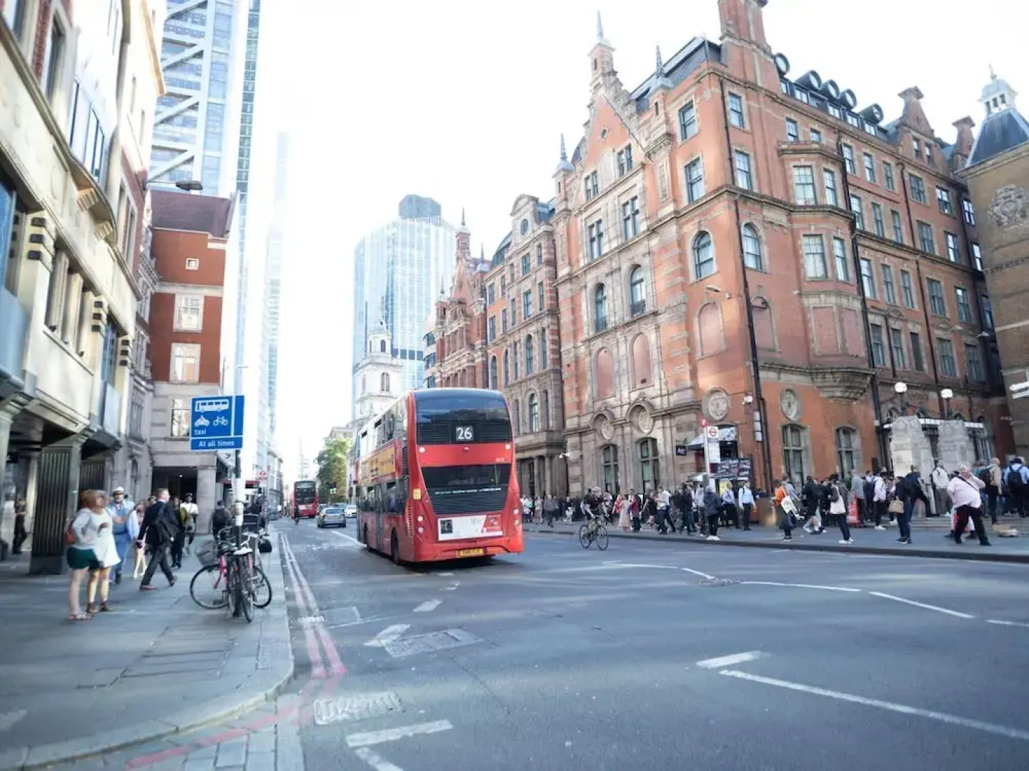 Liverpool St Three Bedroom Home Near Tube Station