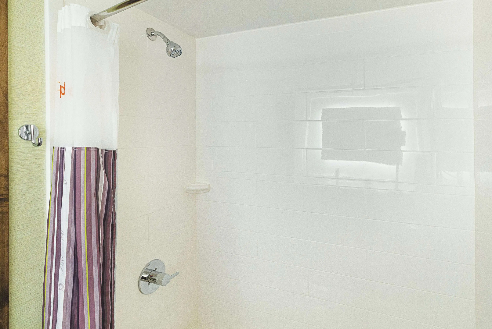 La Quinta Inn & Suites by Wyndham Orange County Airport