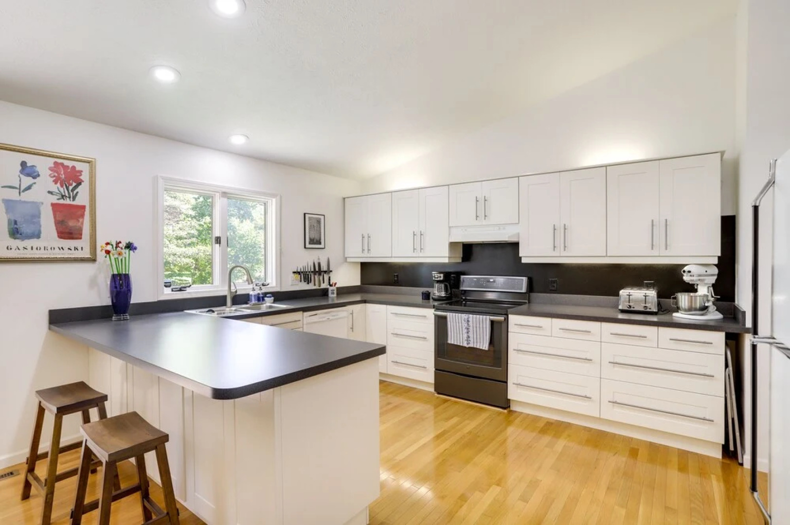 Modern & Spacious Home - 6 Mi to Dtwn South Bend