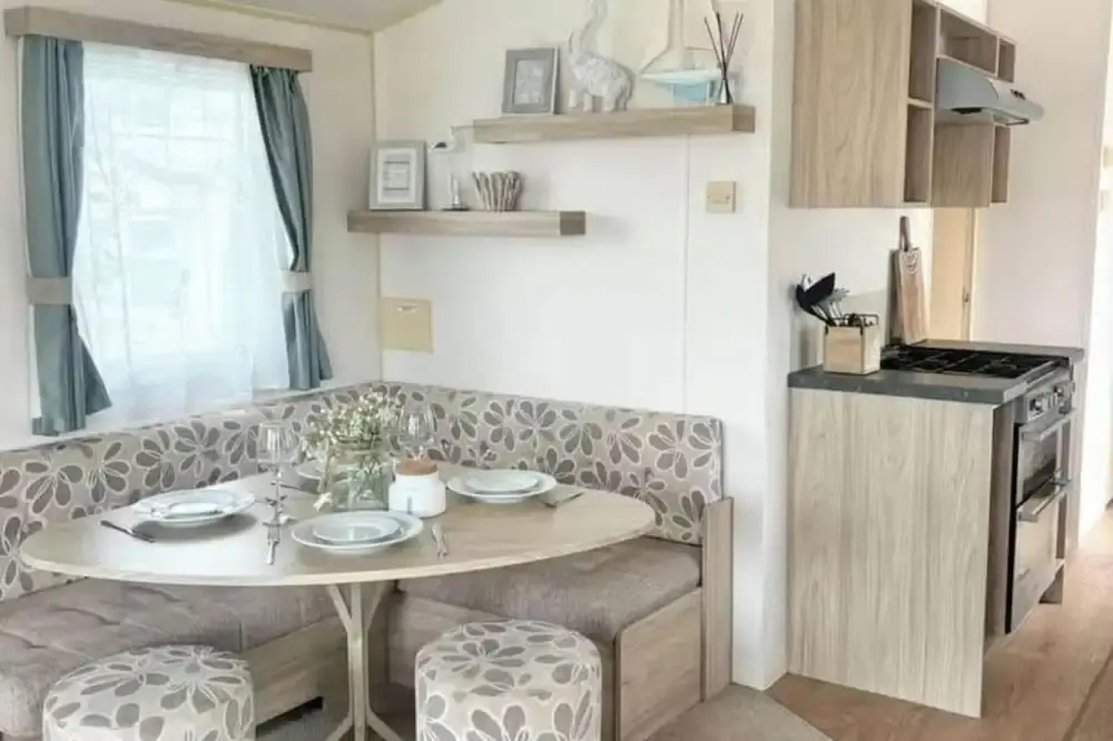 3 Bed-sleeps 8-pet Friendly-parking-sea View