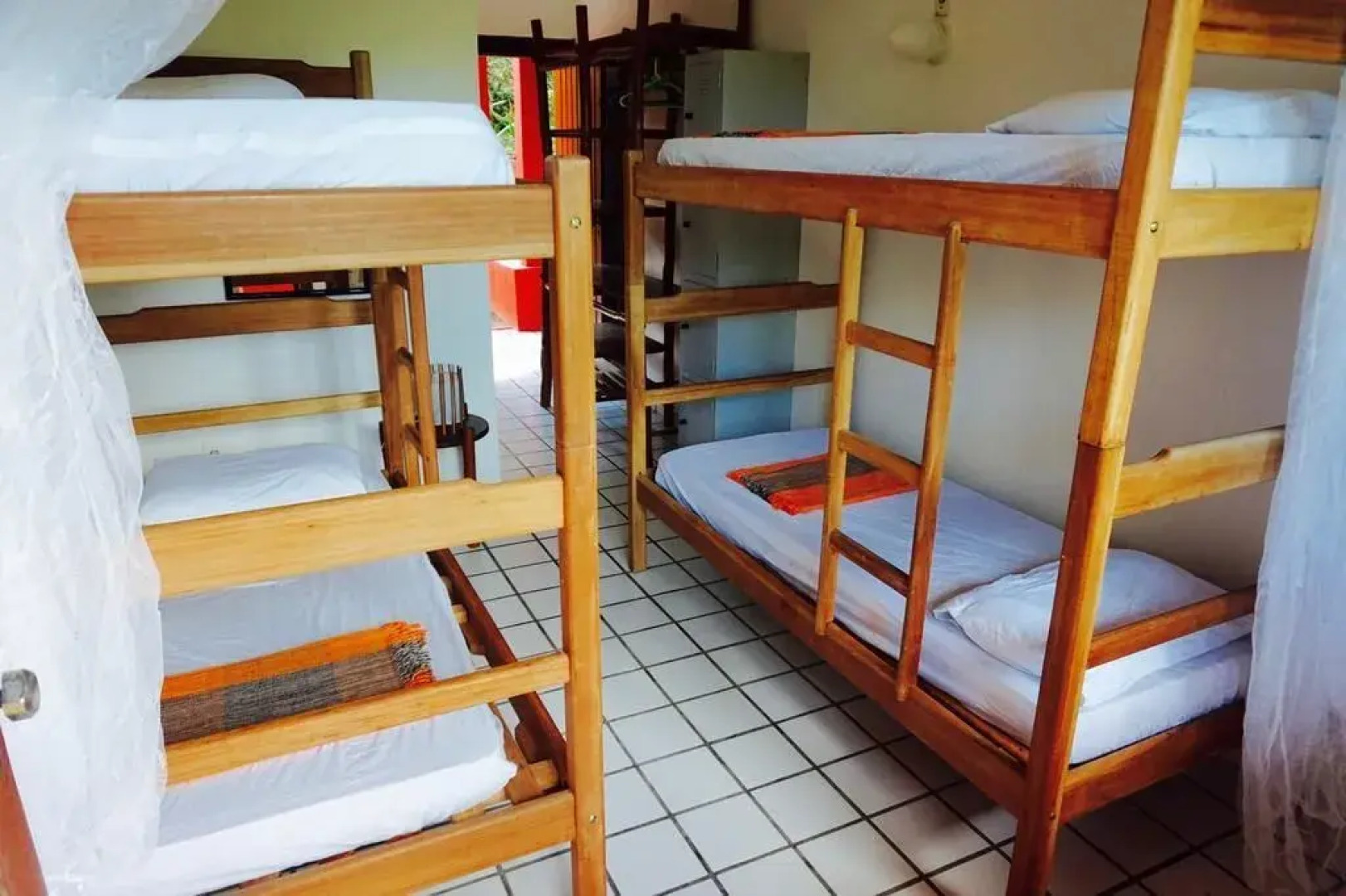 Novos Baianos Hostel e Suites
