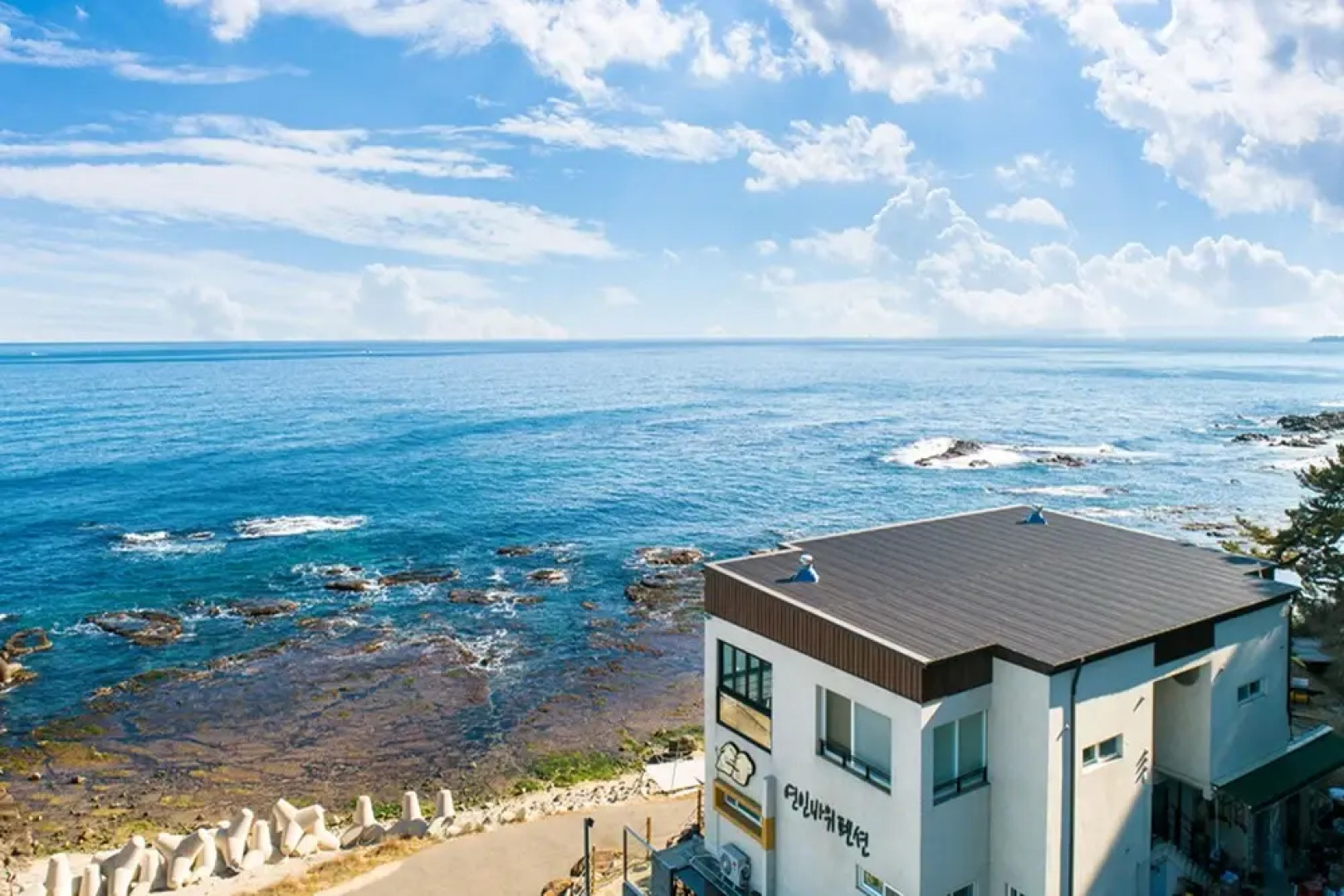 Pohang Couple Stone Pension