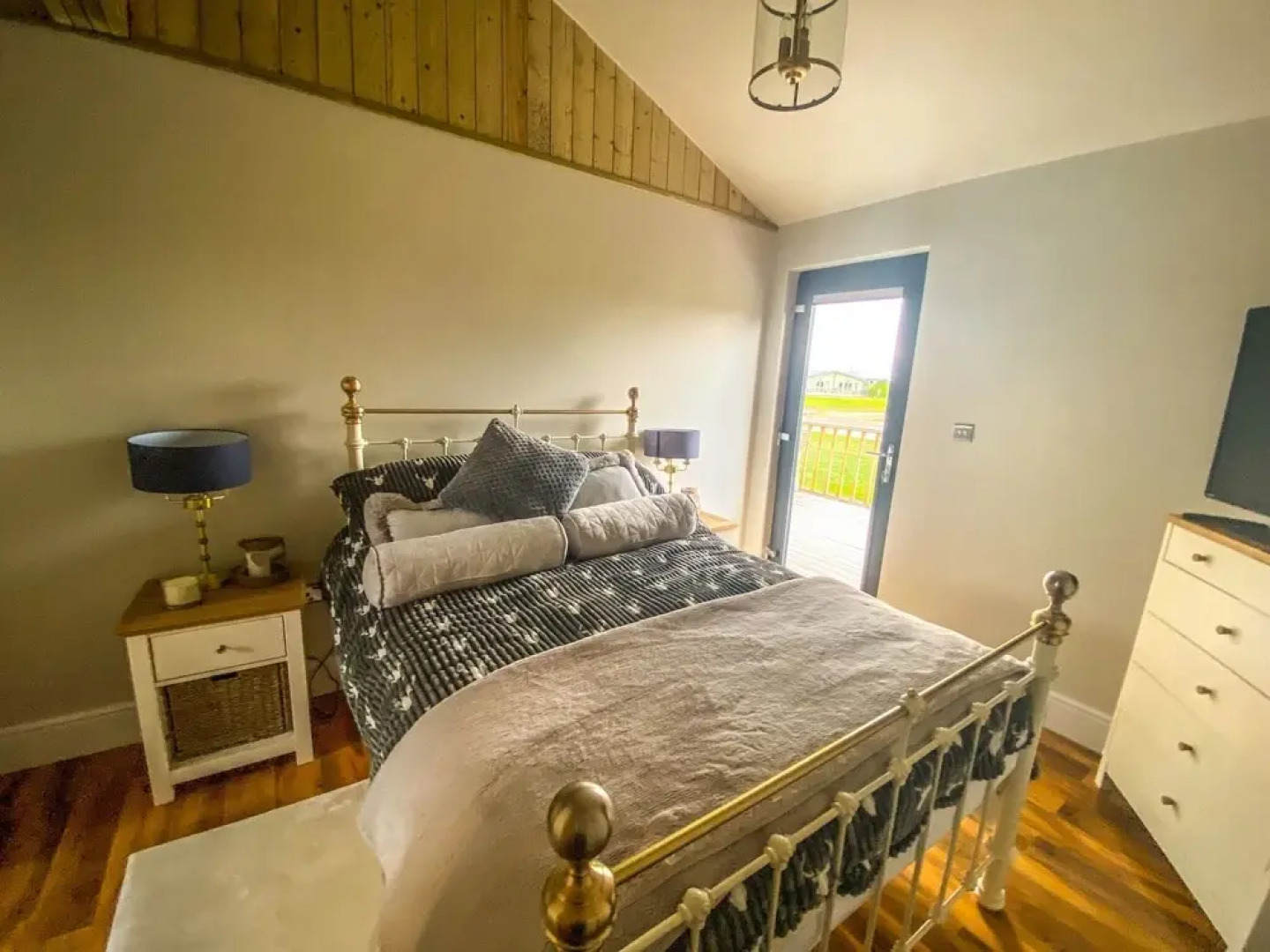 4bed Lodge Sleeps8-pet Friendly-hot Tub-log Burner