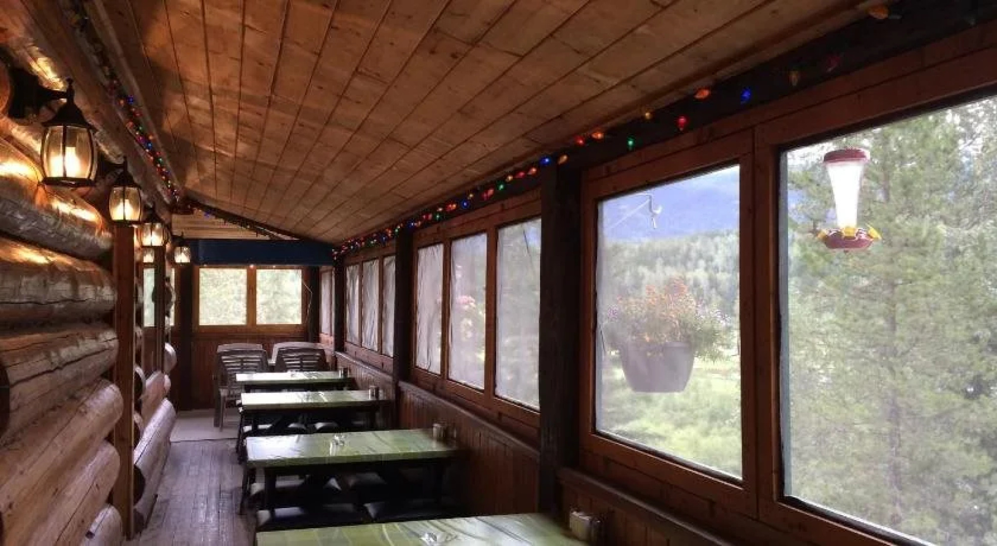 Helmcken Falls Lodge