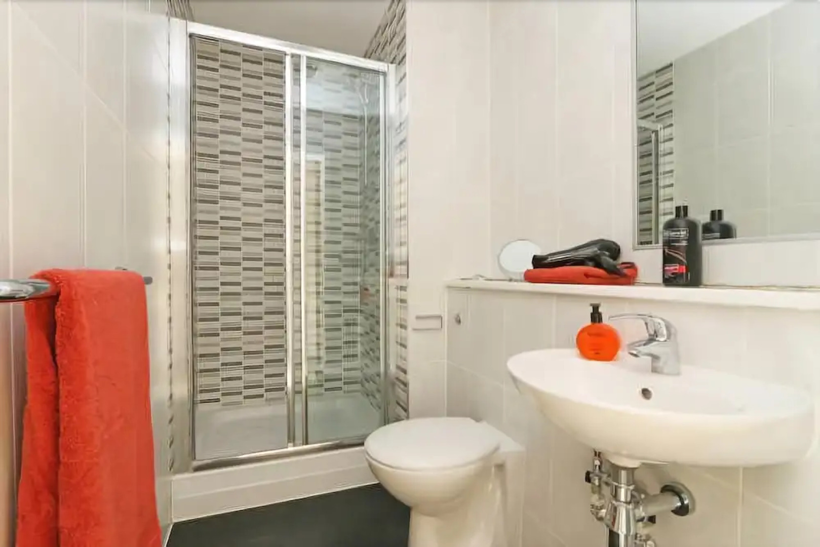 B4H Studios - The Hatbox