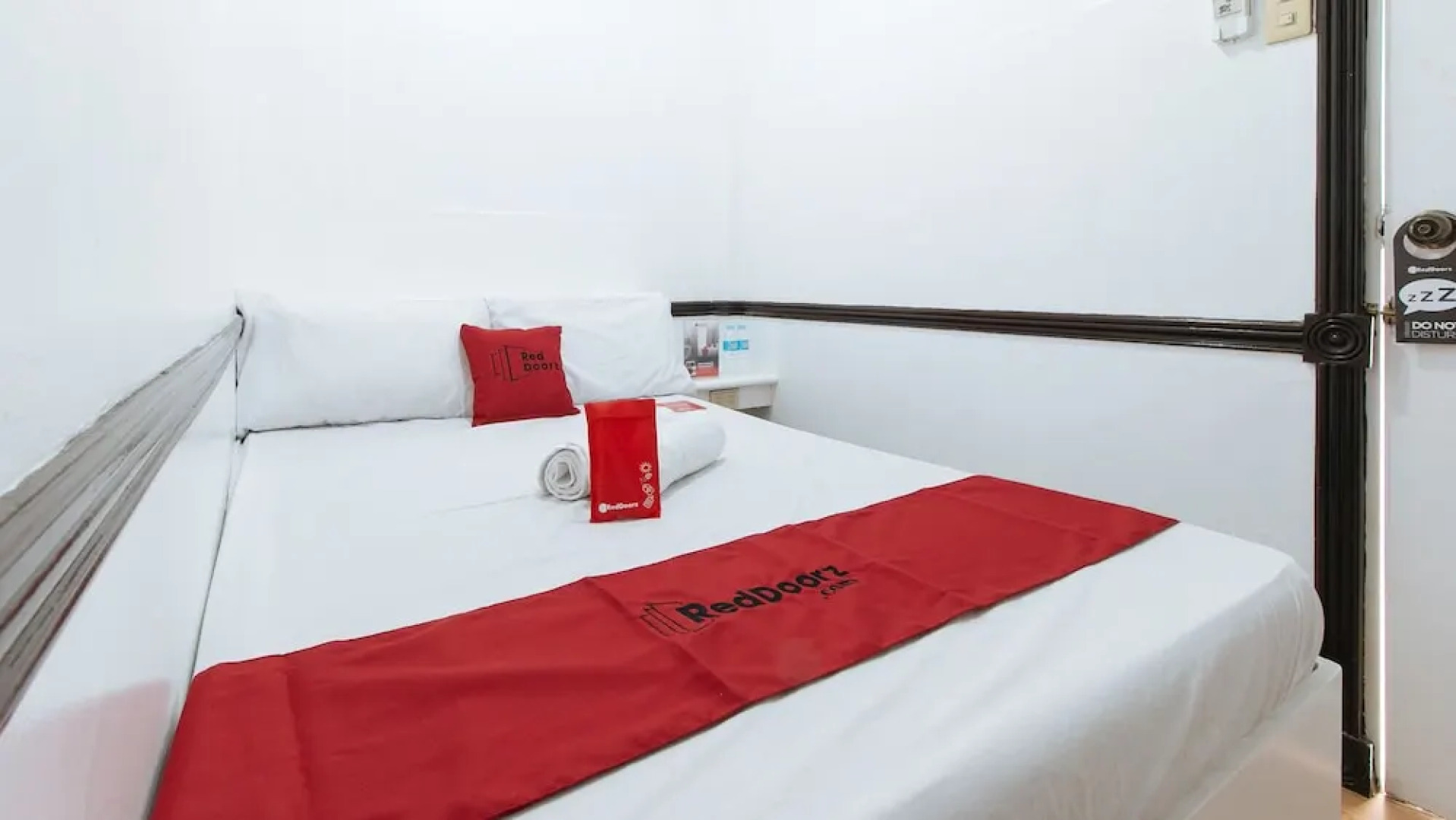 RedDoorz Plus @ Villa Gloria Taguig