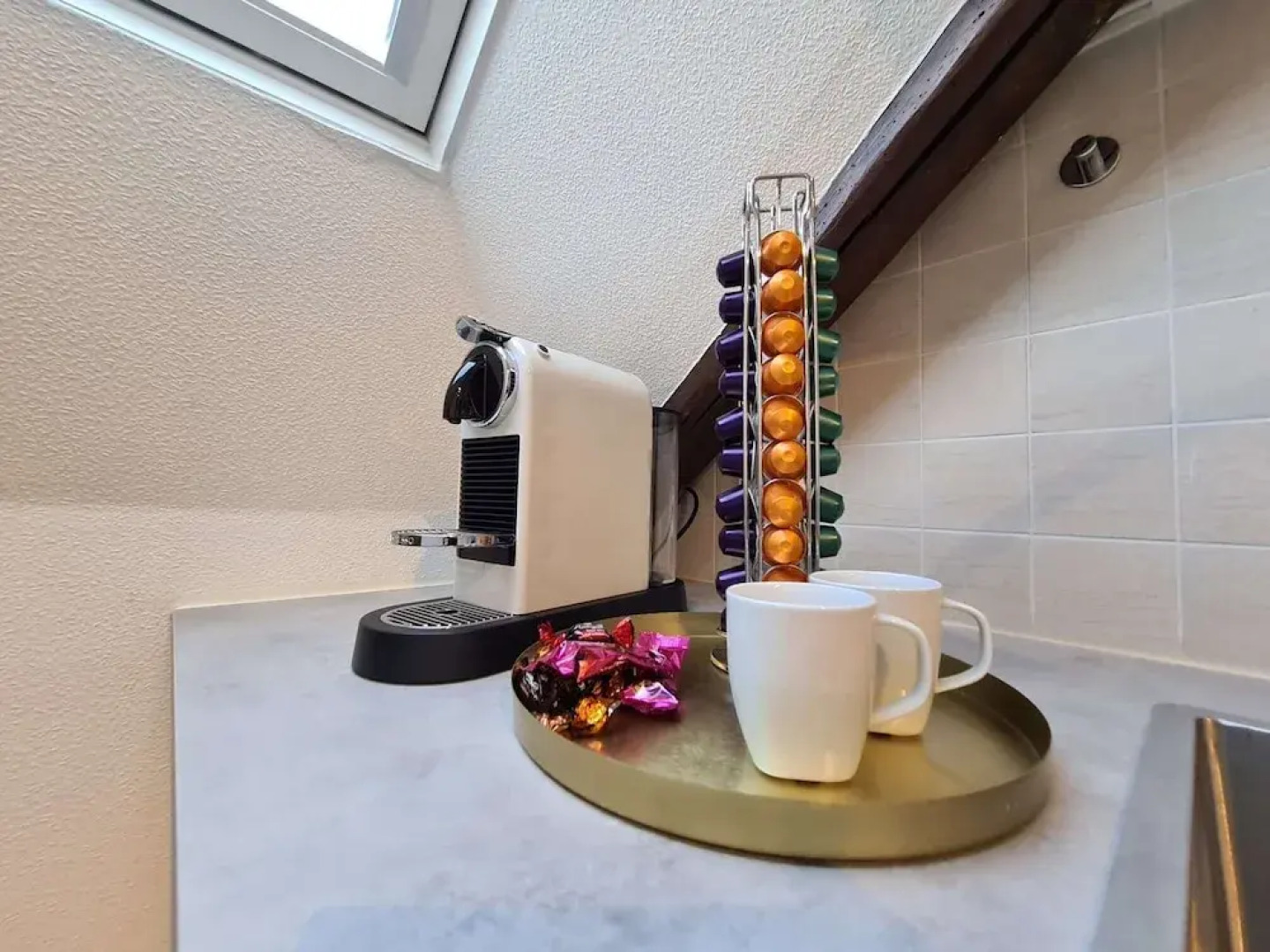 Beautiful Penthouse Near Center, 2-bedroom, Balcony and Free Parking