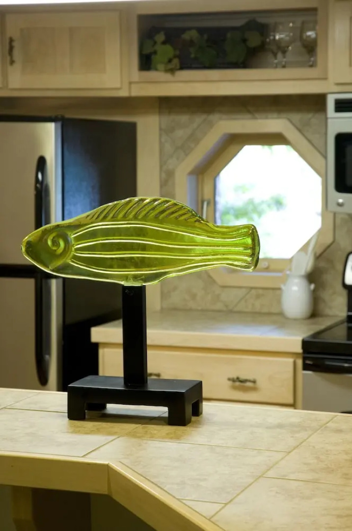 Lake side three bedroom, two bath house on Lake Ouachita with private hot tub. by RedAwning