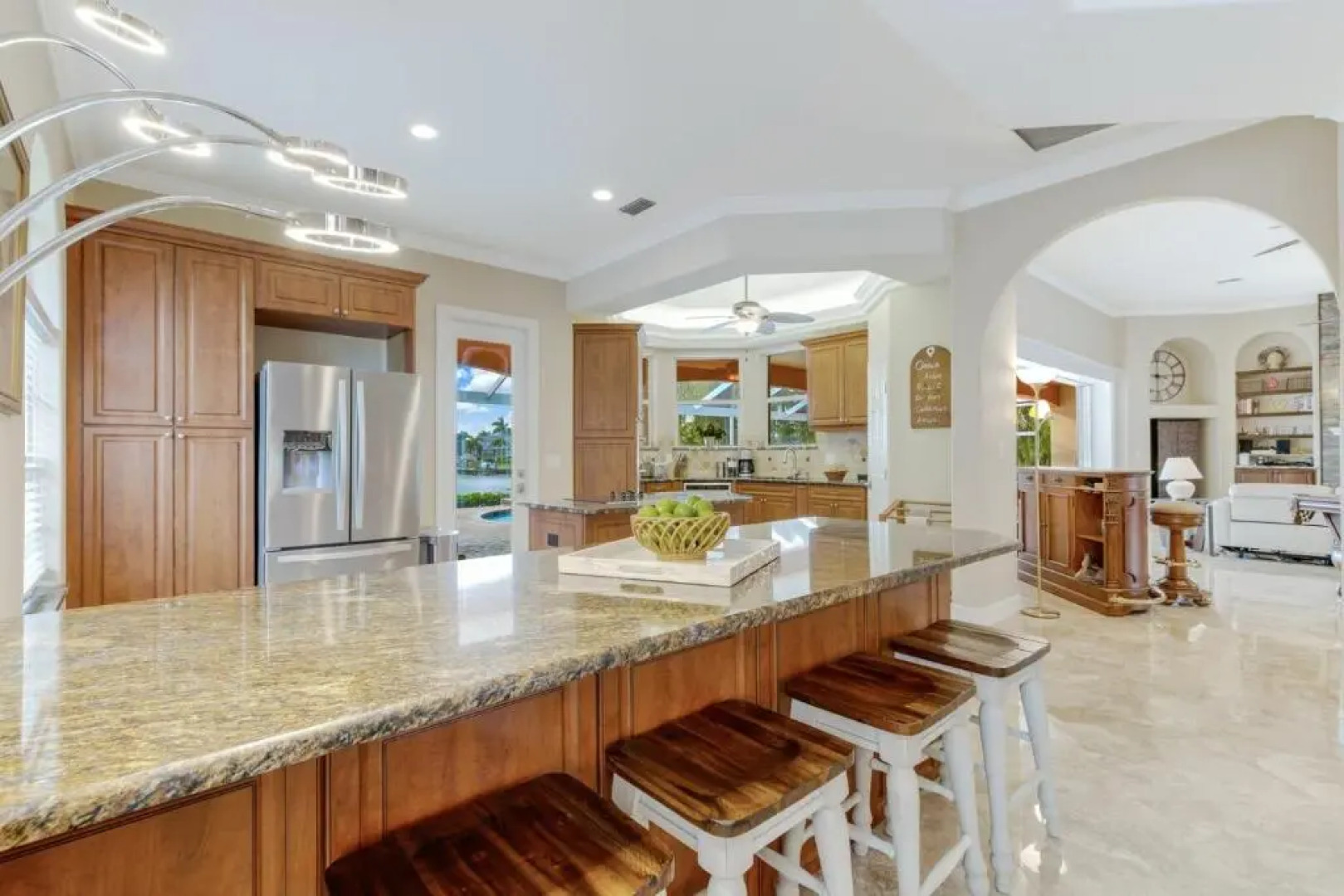 STUNNING Villa with Custom pool, Spa, pool table, Kayaks & sleeps 14! - Villa Flandria - Roelens