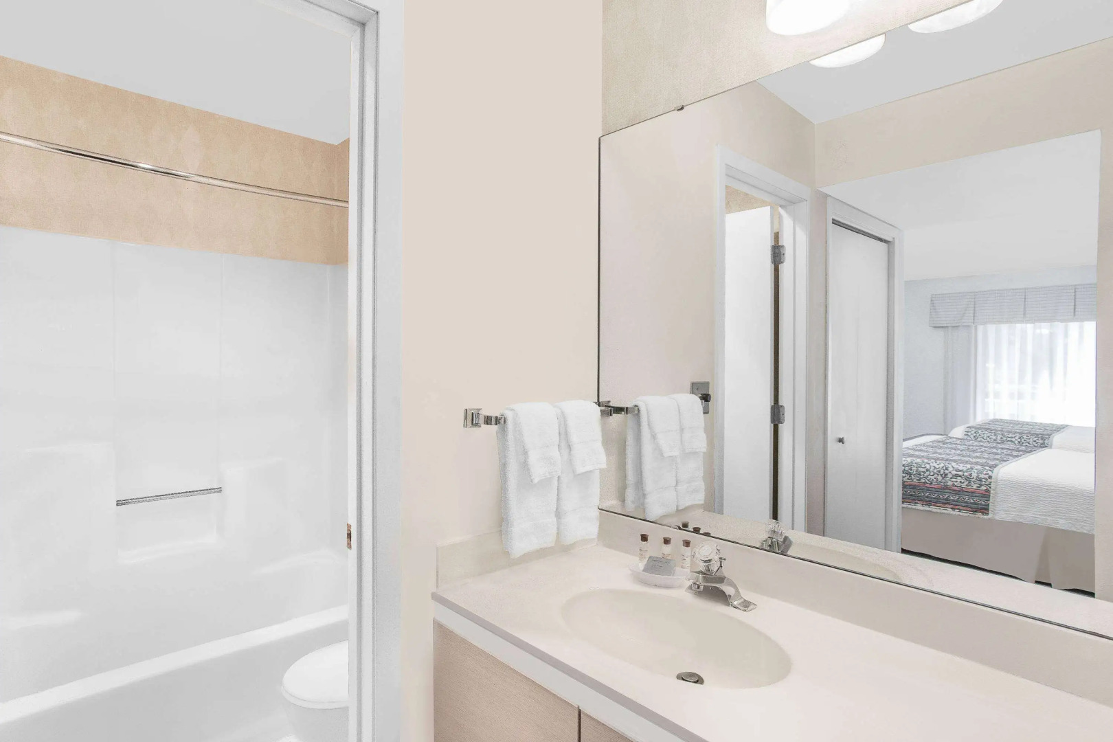 Hawthorn Extended Stay by Wyndham Green Bay