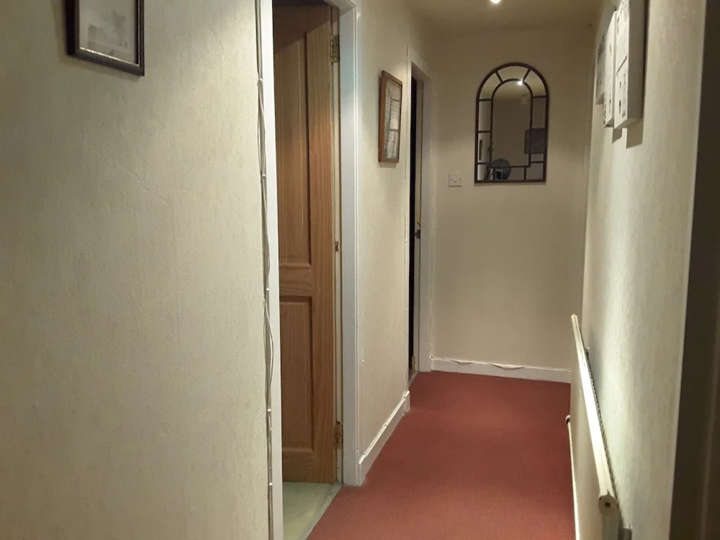 2 Bed Apartment 2 Mins Walk Away From the Beach!