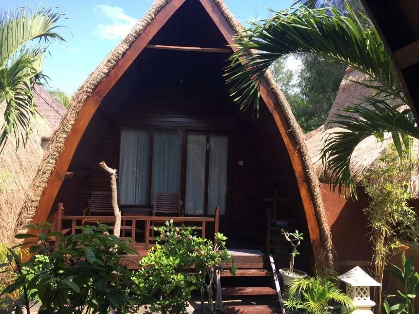 Coral Beach Pizza Cottages