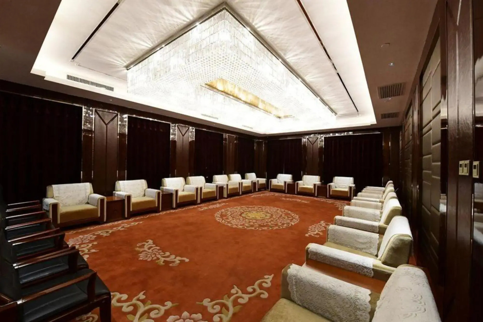 Licheng Ruixuan Hotel (Lingshi Xinjian East Street)