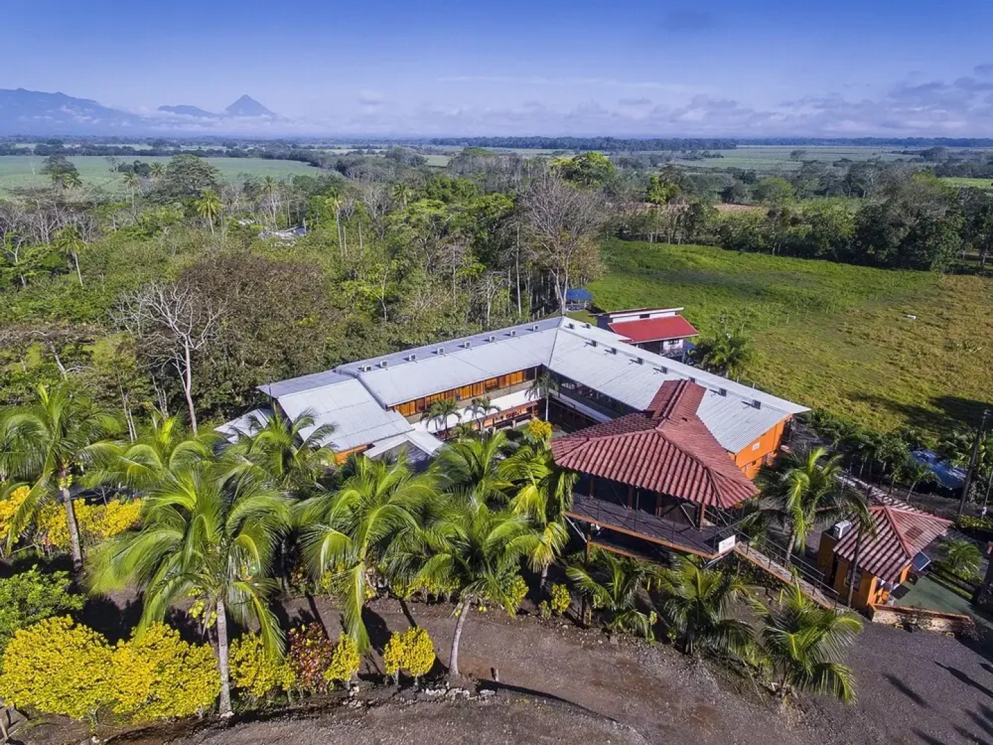 Hotel & Canopy La Hacienda