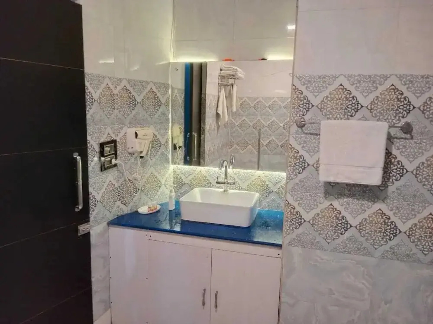 Friends Club Resort and Restaurant