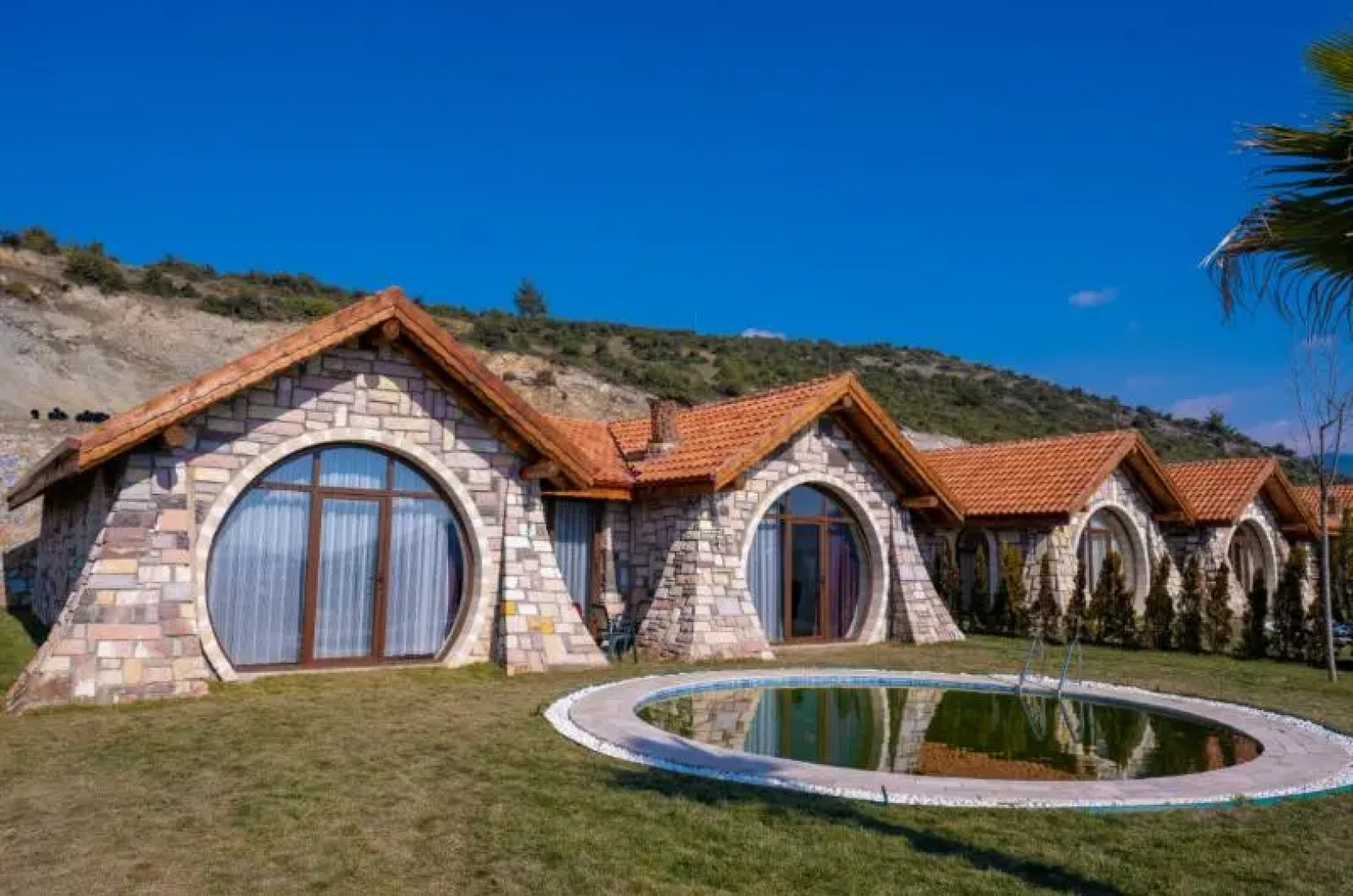 Iznik Tas Mahal Hobbit Evleri