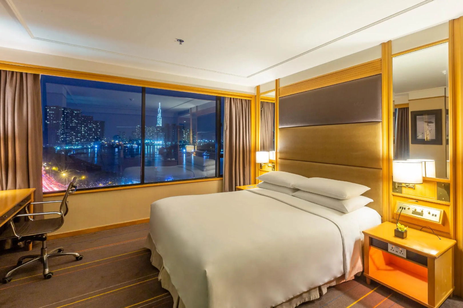 Renaissance Riverside Hotel Saigon