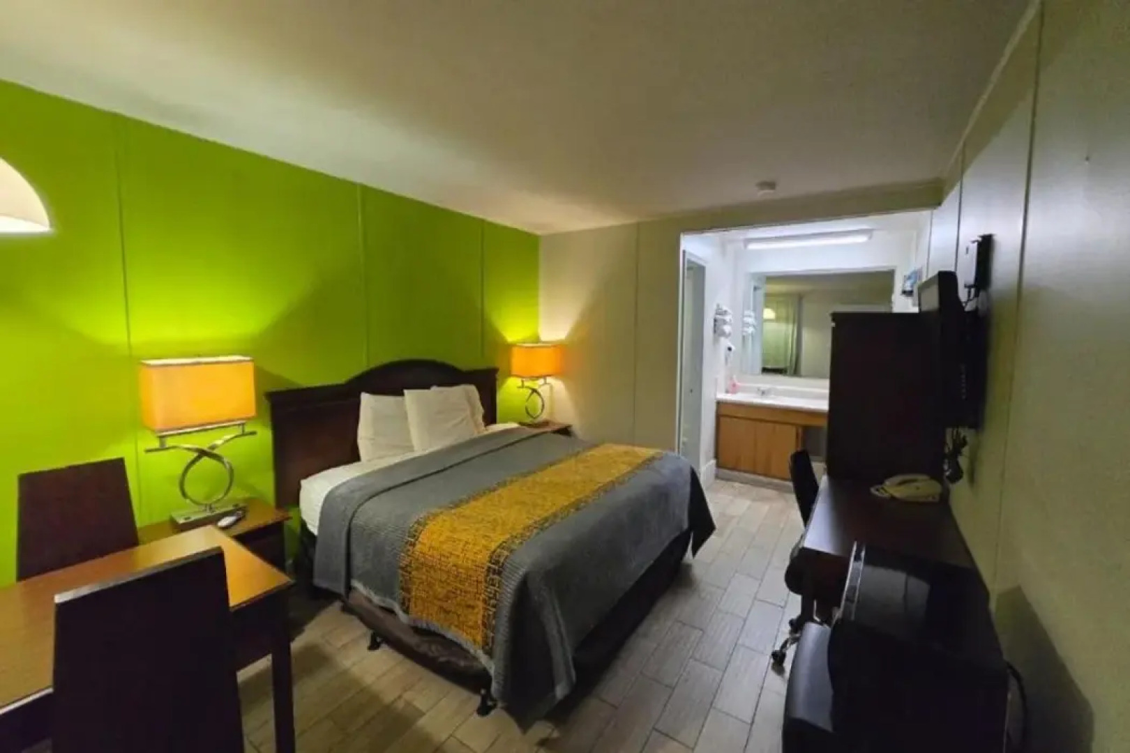 OYO Hickory House Inn