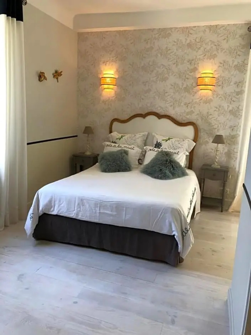 La Parenthese (Adults Only)