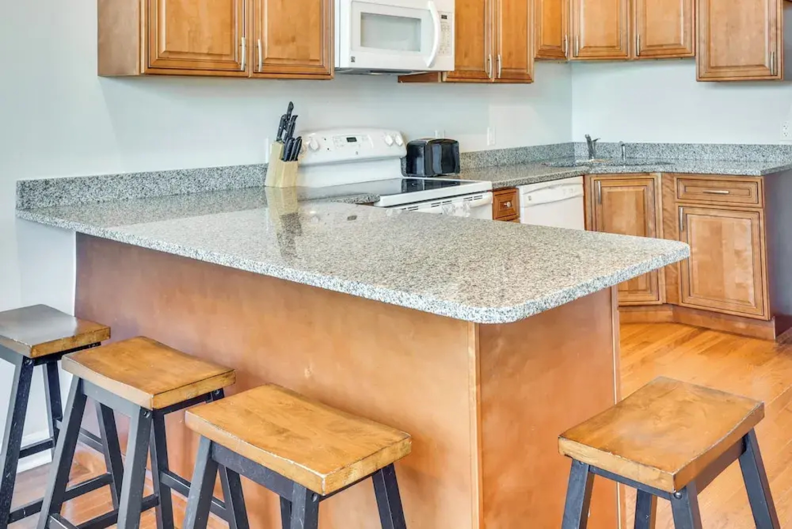 Cozy Couples Getaway < 2 Mi to Lake Michigan!
