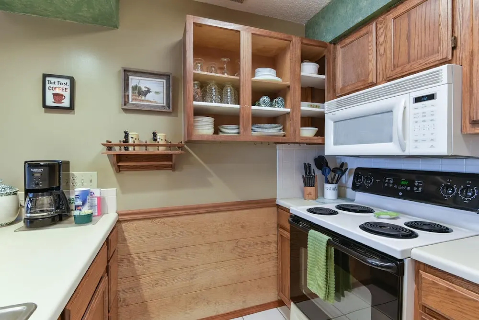 Westcreek Lodge @ Notch-vaulted Ceilings, 2 Pools, Private Lake, 1 Mile to Sdc!