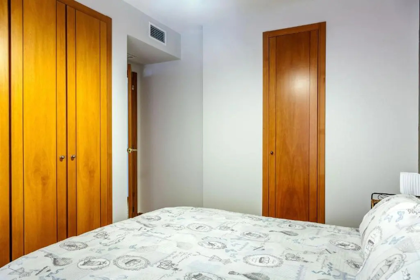 Valencia Flat Rental Swim and Paddle