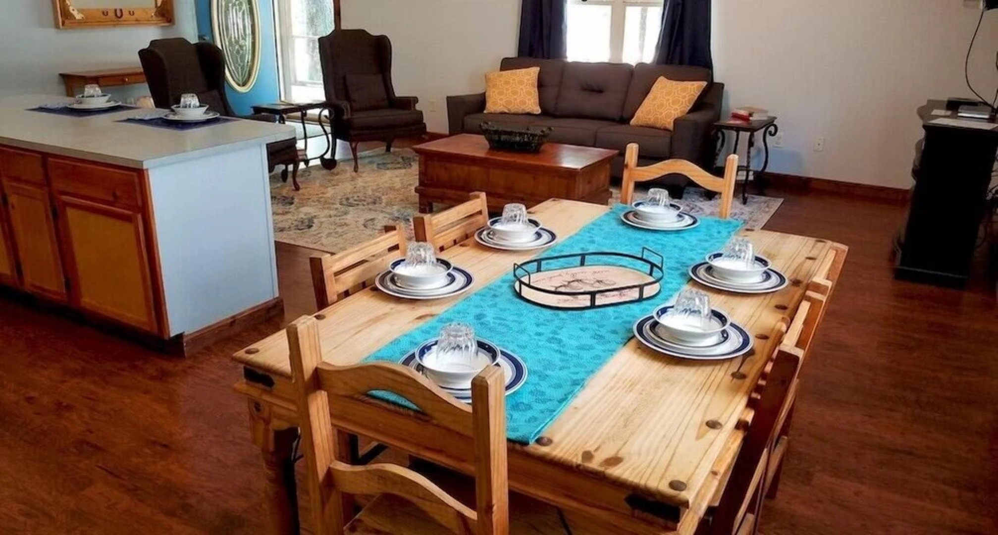 Wild Blue Yonder Cabin With Extra Studio Room, Hot Tub, Fire Pit in the Back Yard by Redawning