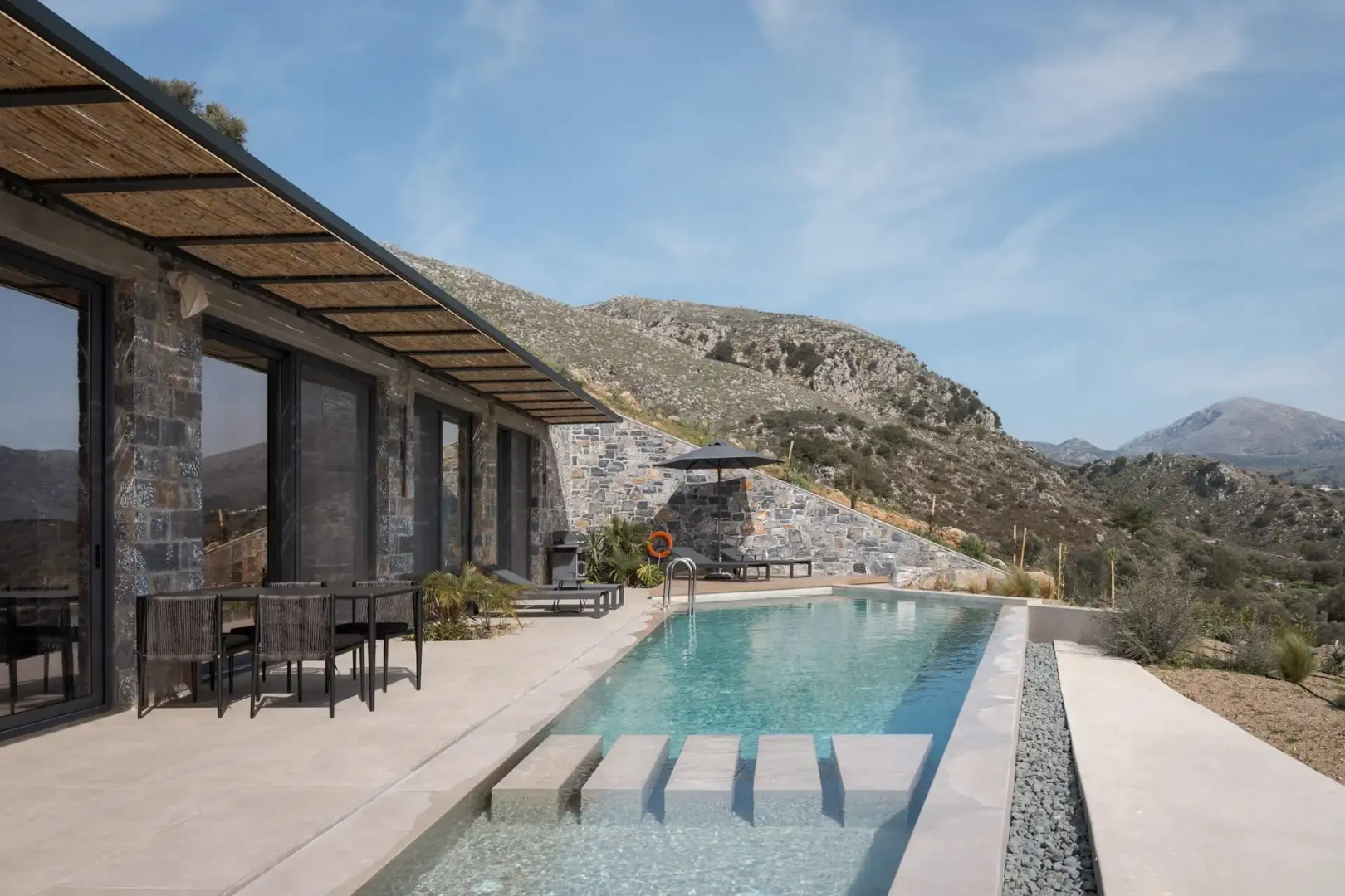 Neromai Cave Luxury Villas