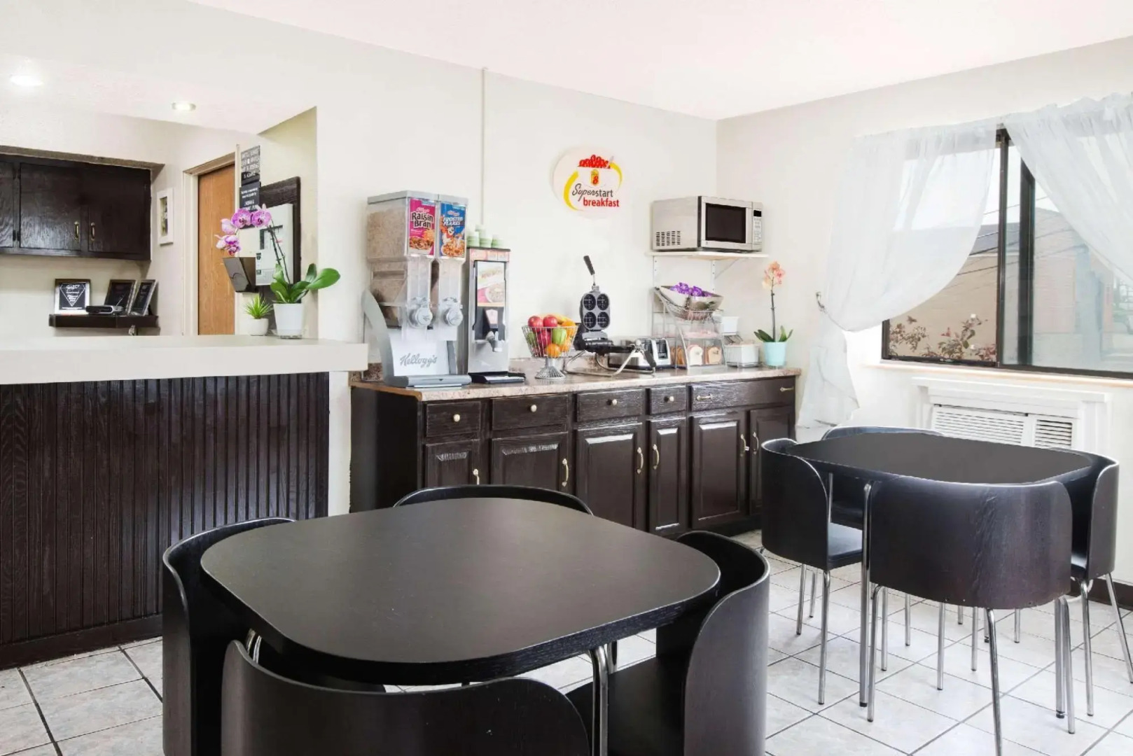 Super 8 by Wyndham Pittsburgh PA Airport/University Area