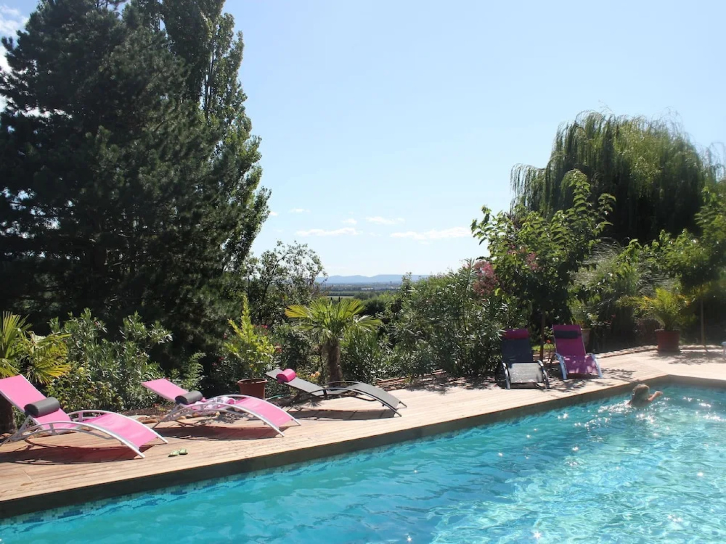 Nice Apartment in a Unique Location Near the Village of La Garde-adhémar